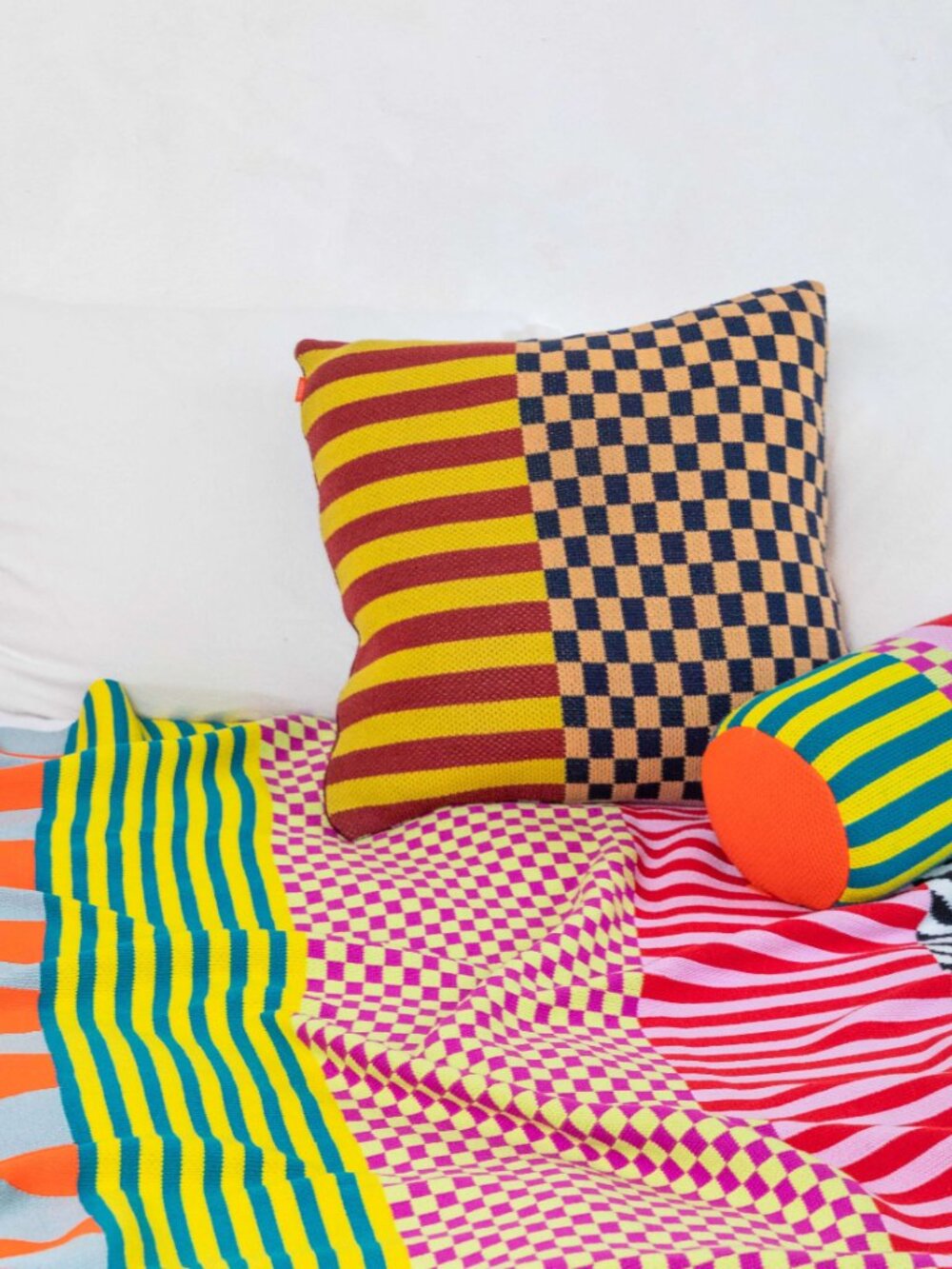 Verloop Colorful Pattern Patch Knit Throw Blanket - Picture 5 of 5